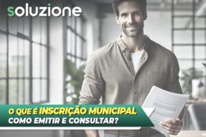 Inscrição Municipal o que é, como emitir e consultar - Imagem de empresário com o CCM em mãos